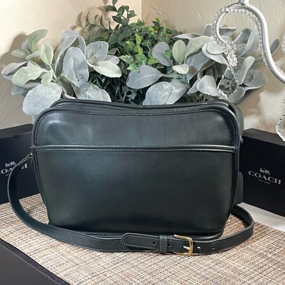 Coach Handbags - ❤️SOLD❤️Vintage Coach Forest Green Oliver Bag 9902